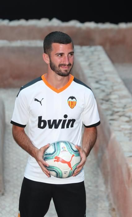 Así es la nueva equipación del Valencia CF para la temporada 2019/2020