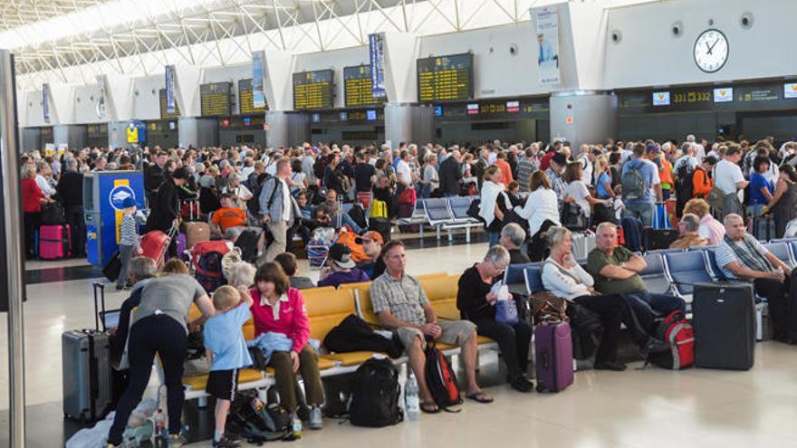 Los pasajeros del aeropuerto de Gran Canaria cuentan desde hoy con Wifi gratis