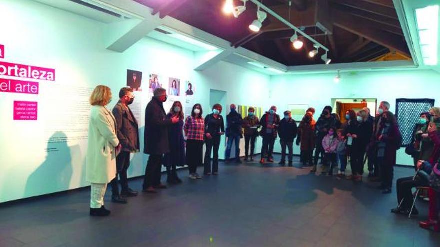 La inauguración, ayer, de la exposición en la sala As Quintas de La Caridad.