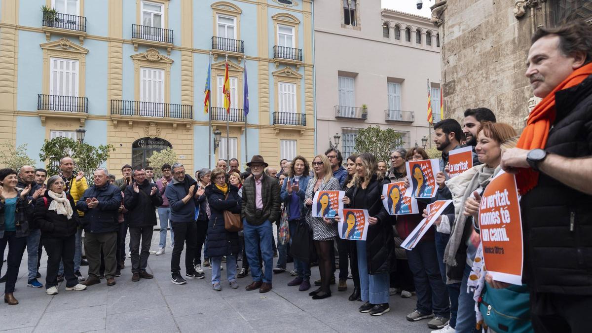 Concentración en apoyo a Oltra el martes en València tras conocerse el archivo de su causa