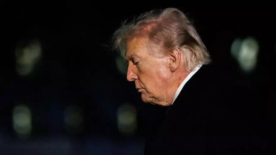 Trump advierte que puede destruir oleoductos de la isla de Jarg "con cinco minutos de aviso"