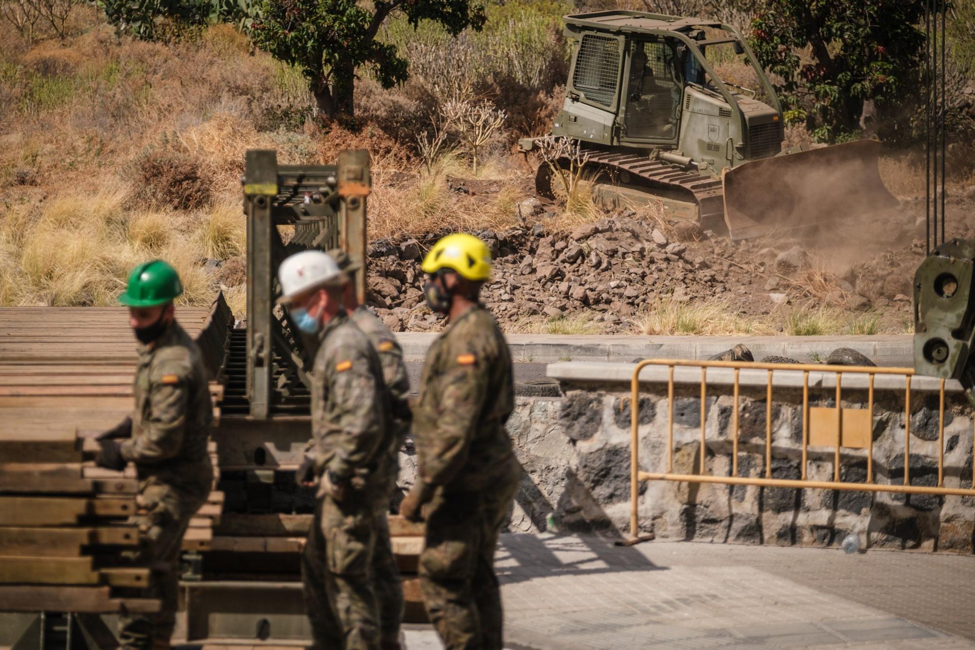 Tercer día del montaje del puente militar de San Andrés
