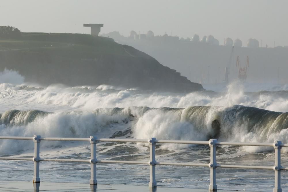 Oleaje en Gijón