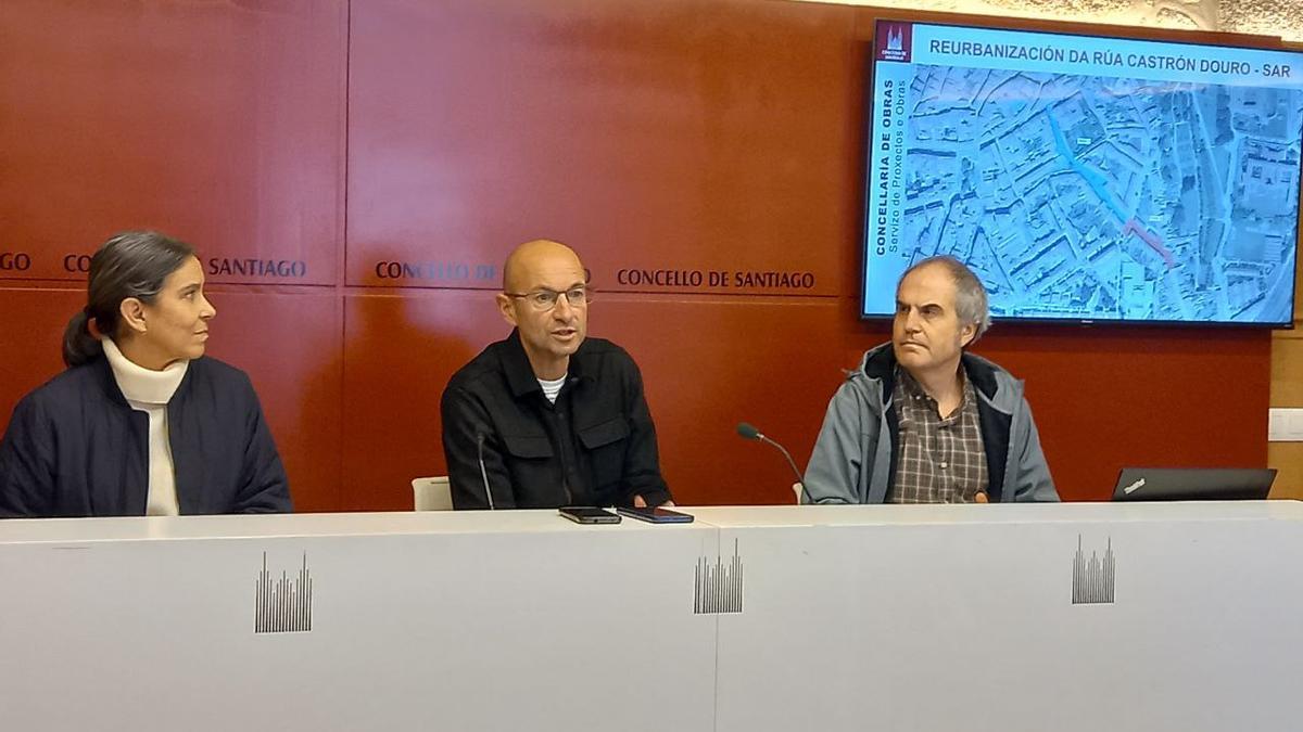 Mercedes Rosón, Gonzalo Muíños y Toño Ranedo, ayer, en la presentación del nuevo proyecto en Raxoi