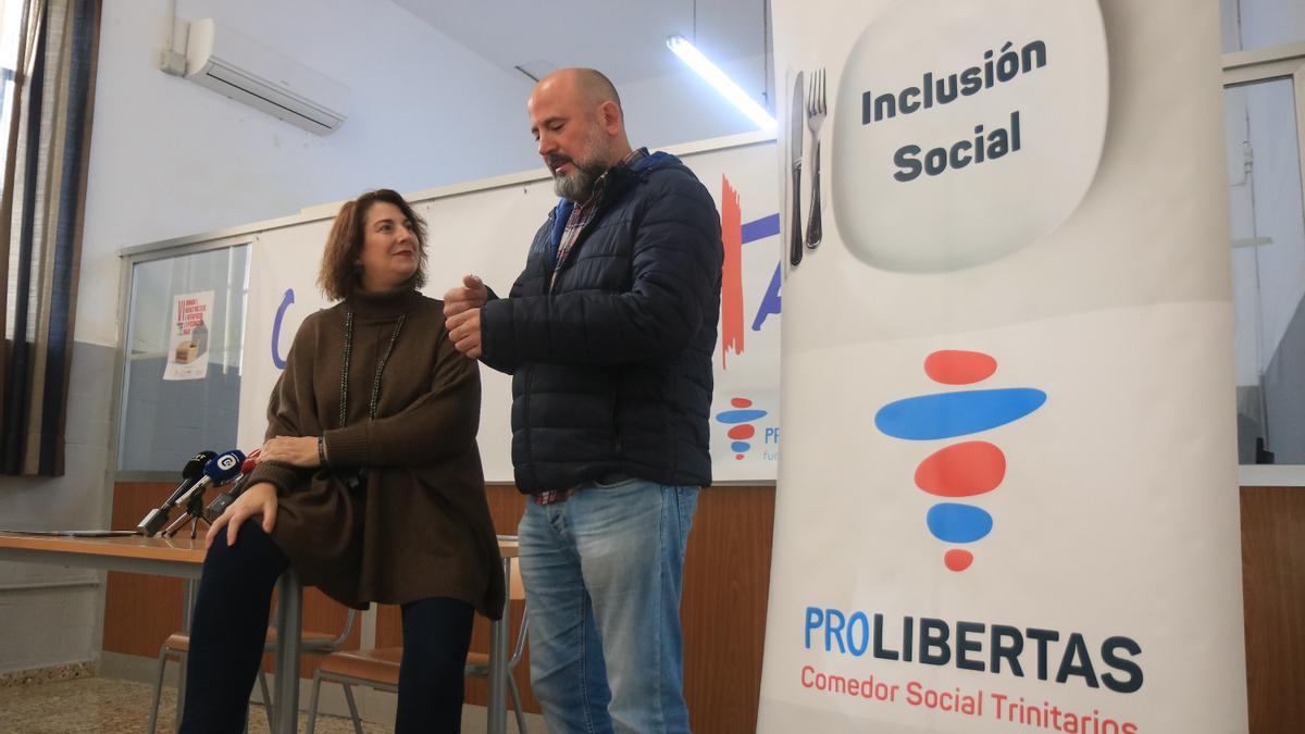 Eva Contador, delegada de Servicios Socailes, y Eduardo García, director de Fundación Prolibertas.