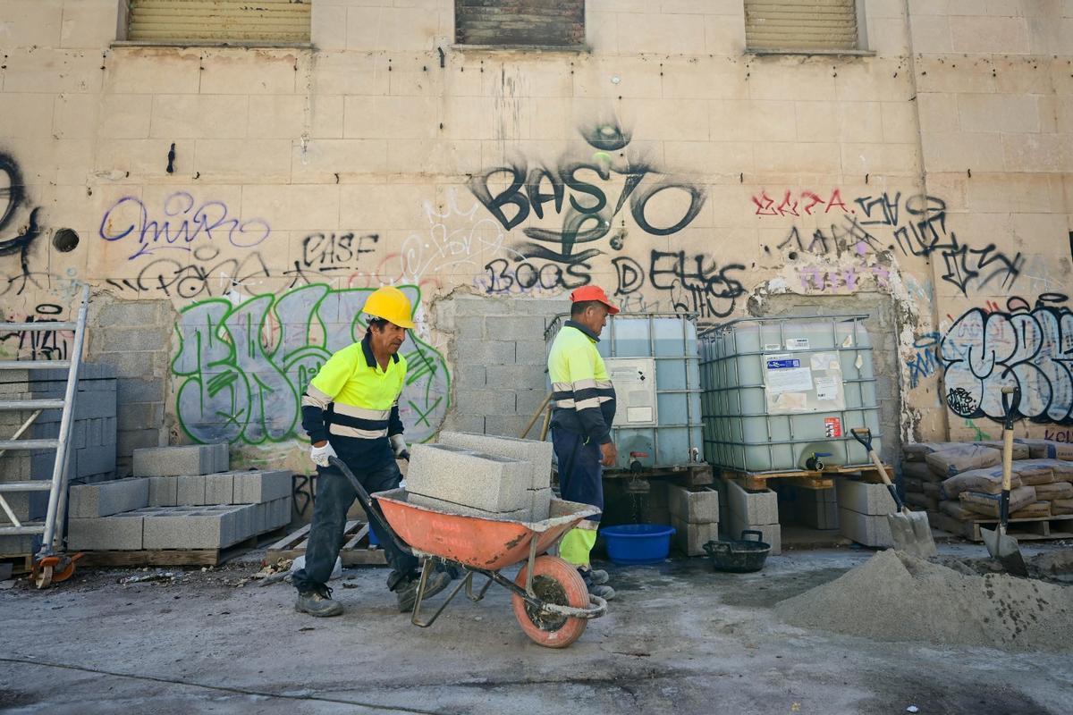 Trabajos para sellar la antigua cárcel de Palma.