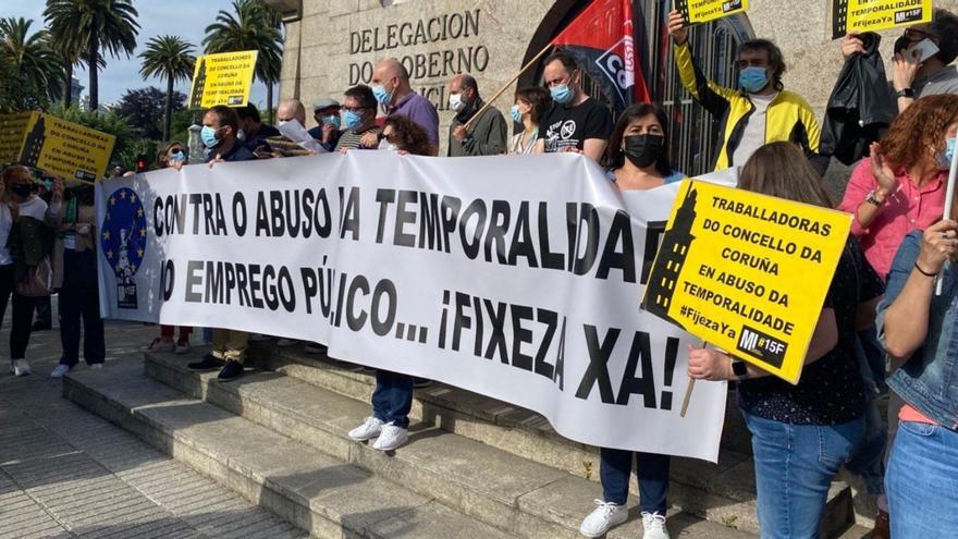 Trabajadores del Concello de A Coruña en protesta por fijeza. |   // L. O.