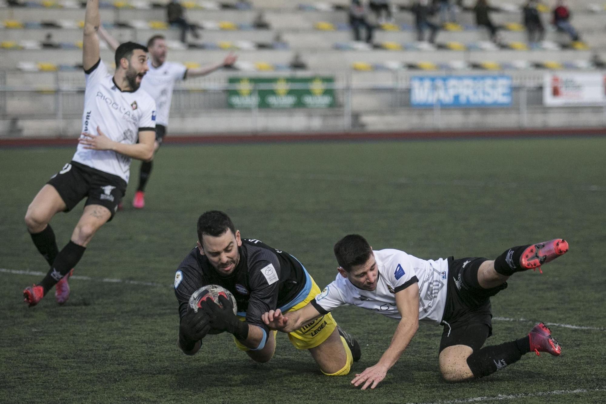 Las mejores imágenes de la jornada en la Tercera División de Asturias