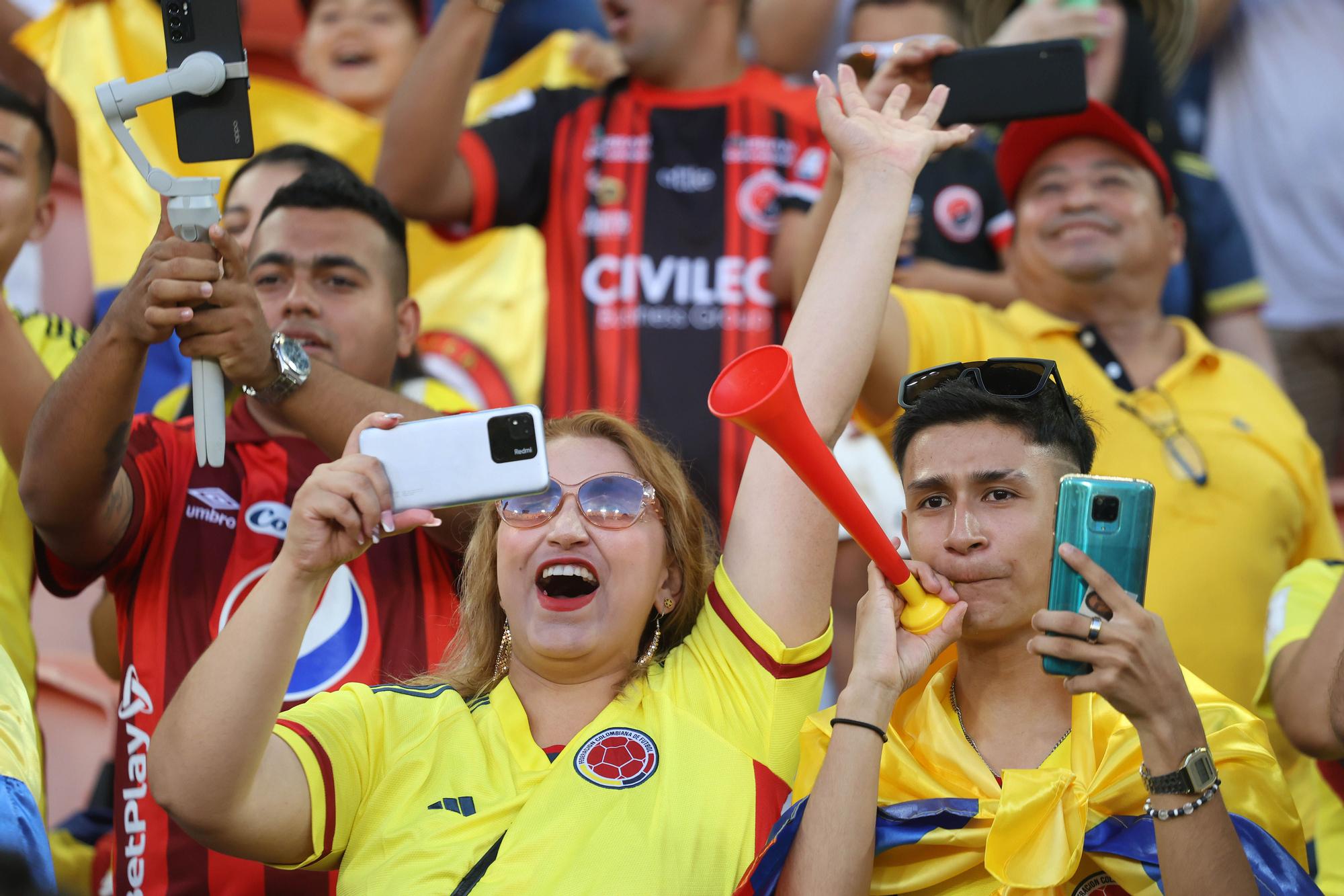 Colombia tiñó de amarillo las gradas de Mestalla