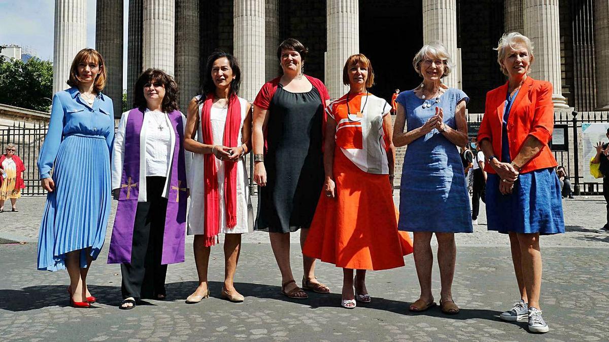 Christina Moreira (segunda por la izquierda) , con otras miembros de la Asociación de Mujeres Sacerdotes Católico Romanas