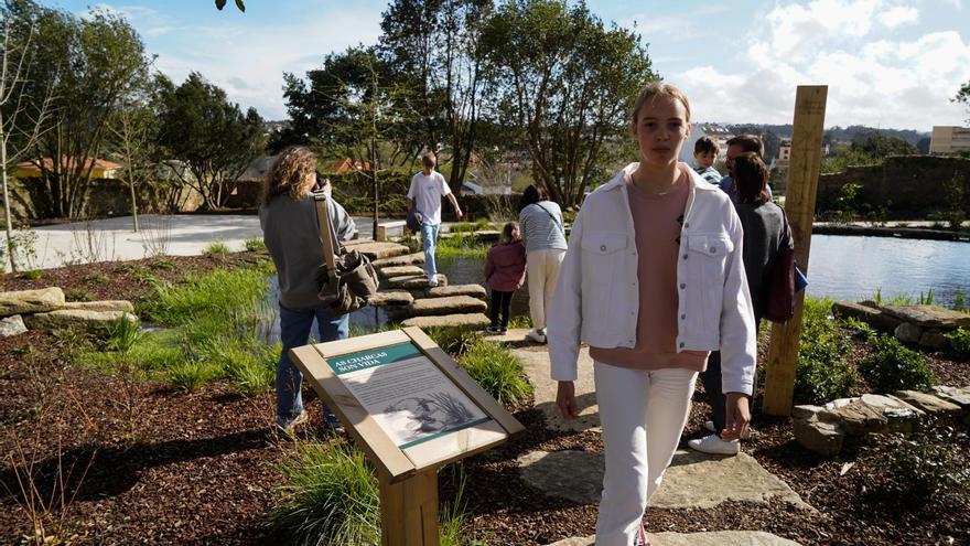 Inauguración en Santa Cruz del parque Rosalía Mera, donado por Sandra Ortega