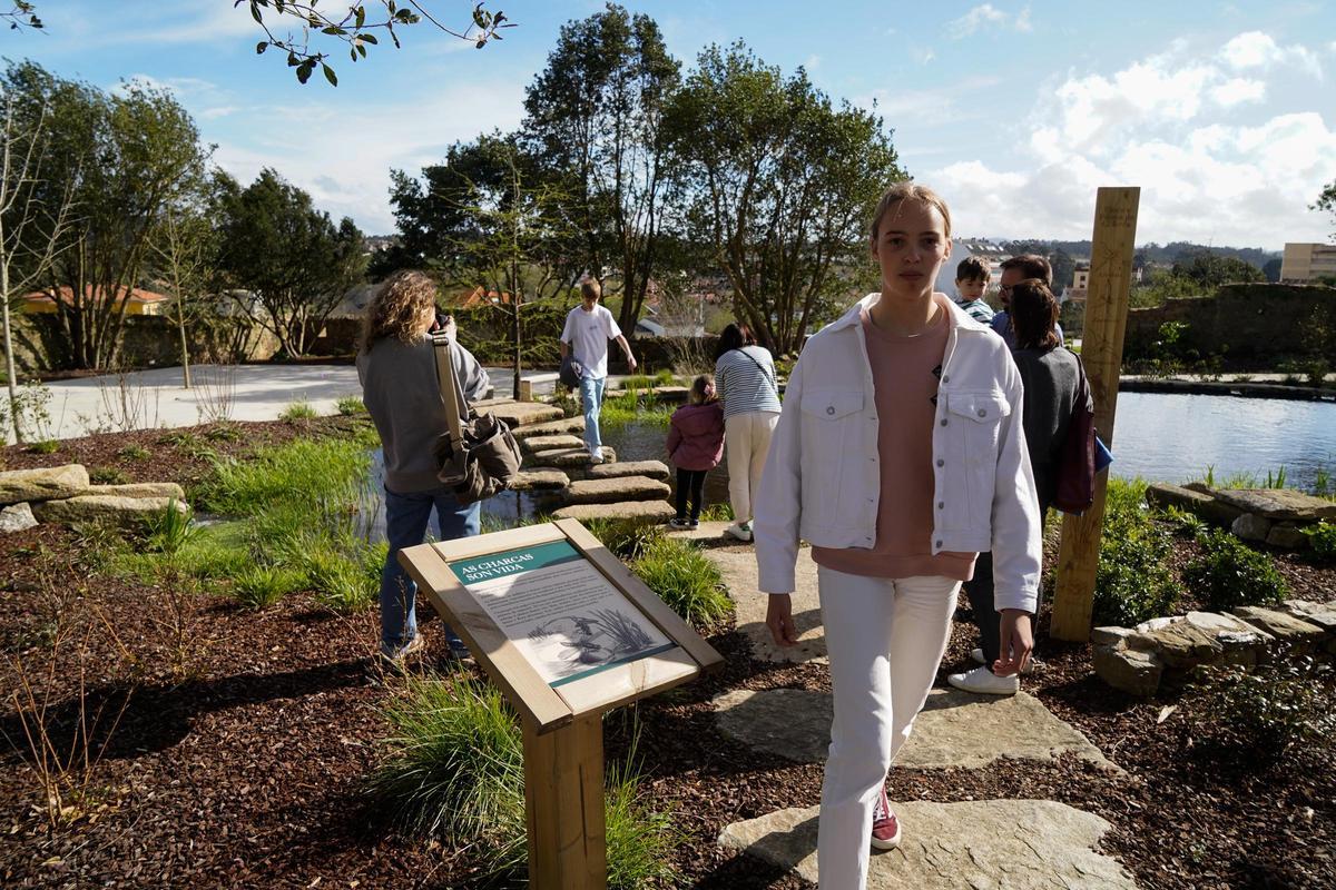 Inauguración en Santa Cruz del parque Rosalía Mera, donado por Sandra Ortega