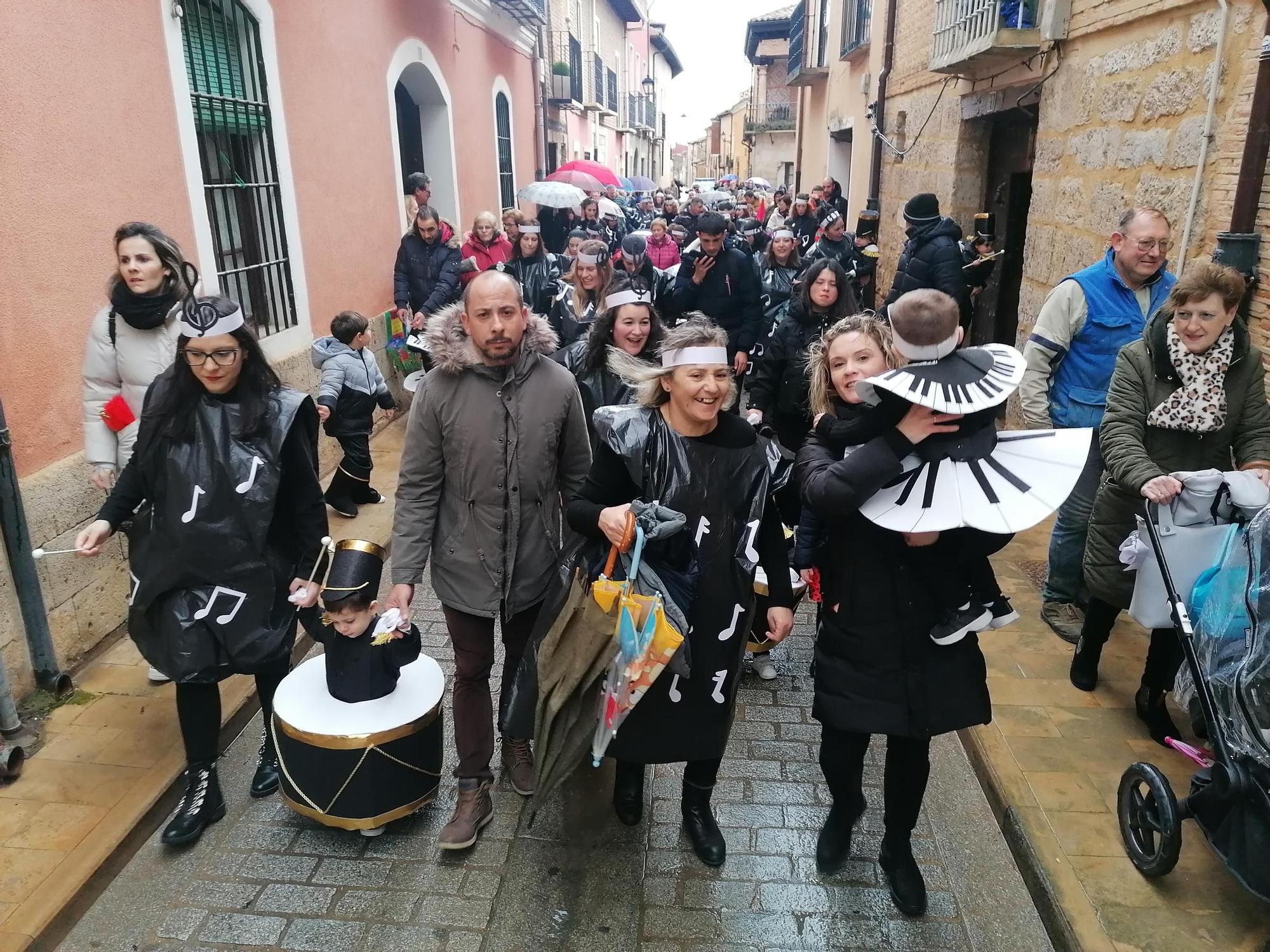 GALERÍA | El desfile de los "chupetines" inaugura el Carnaval de Toro