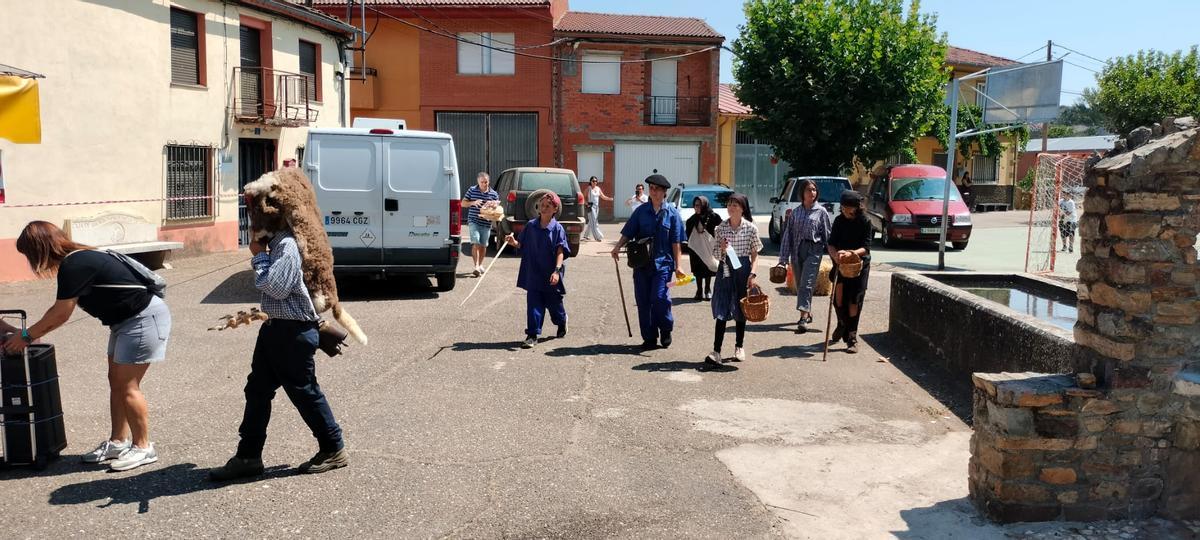San Vicente de la Cabeza recupera El Atenazador, la única mascarada ibérica del verano