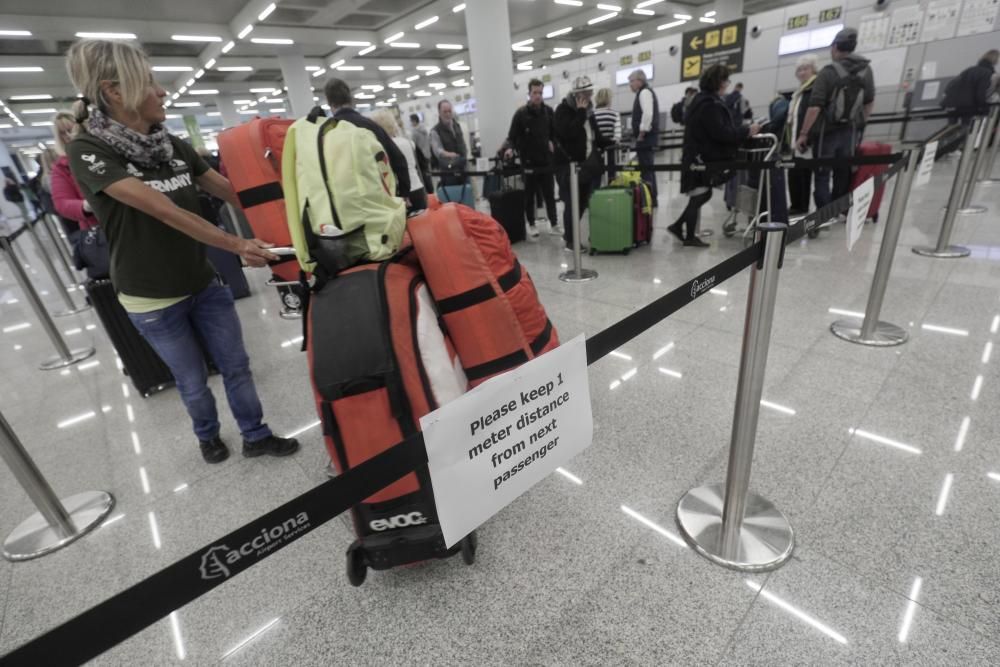 Der Flughafen Palma de Mallorca leert sich