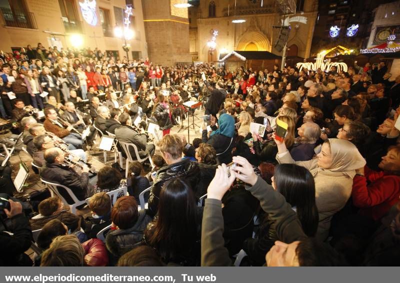 GALERÍA DE FOTOS -- Villancicos en el Mercat de Nadal