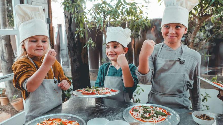 Un restaurante ideal para niños en Ibiza en el que la gastronomía se funde con el arte y la cultura