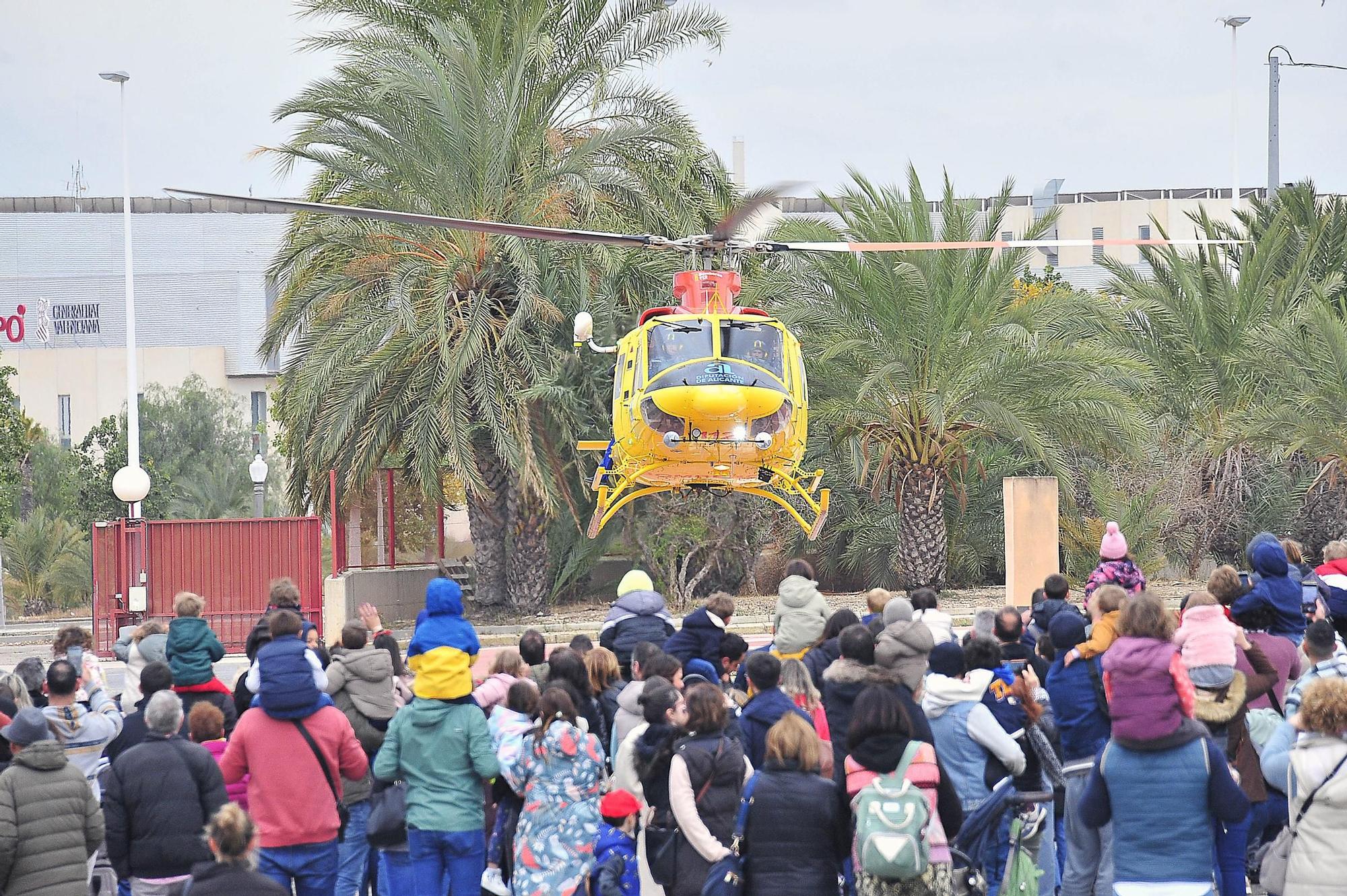 Rescates de altura para mostrar la labor esencial de los bomberos en Elche