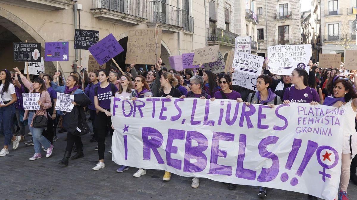 Última manifestació del 8M a Girona l’any 2020, sis dies abans que el govern decretés el confinament domiciliari davant l’expansió de la pandèmia