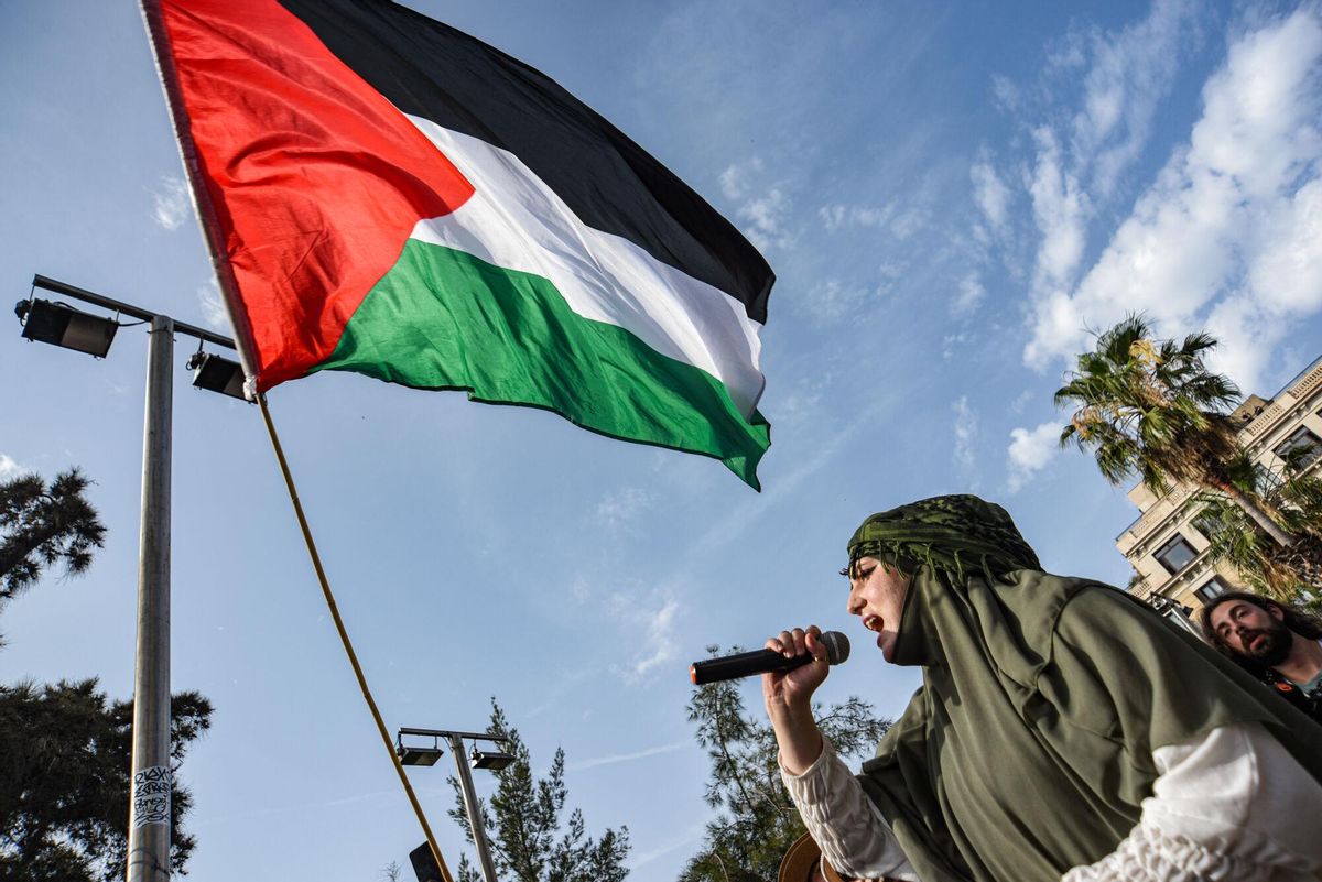 Miles de personasse manifiestan en Barcelona en solidaridad con el pueblo palestino bajo el lema de ¡Basta! Paremos el genocidio en Palestina