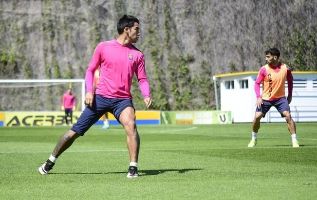 Entrenamiento de la UD Las Palmas en Barranco ...