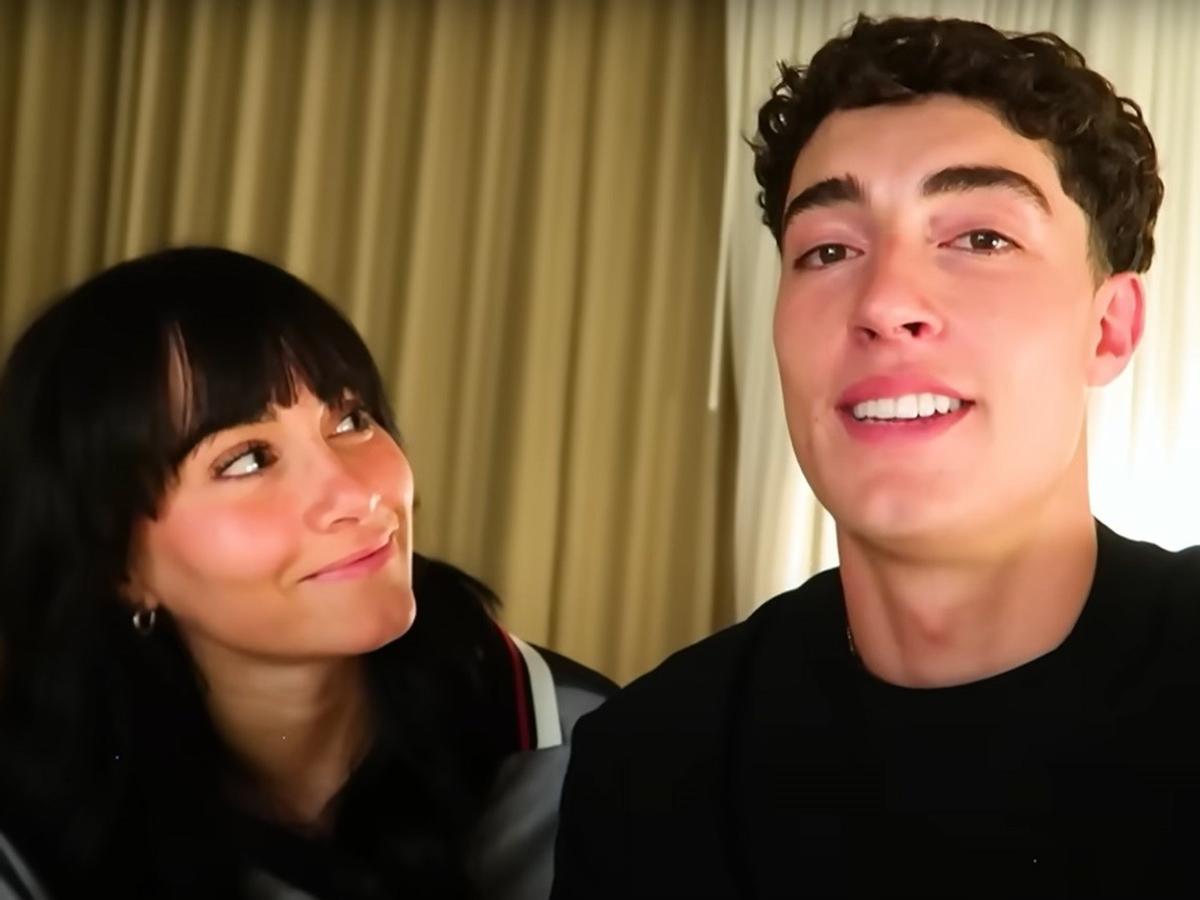 Aitana sorprende en la habitación de hotel de Plex con una camiseta suya y reaviva los rumores de romance