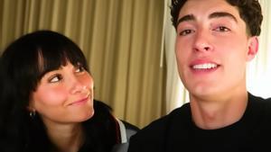 Aitana sorprende en la habitación de hotel de Plex con una camiseta suya y reaviva los rumores de romance