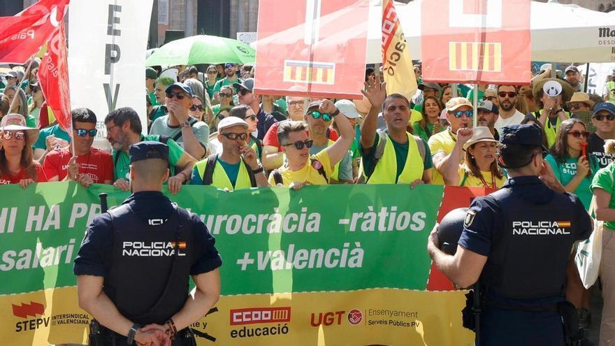 Los docentes piden pisar el acelerador en la negociación: “Conselleria utiliza prácticas mafiosas”