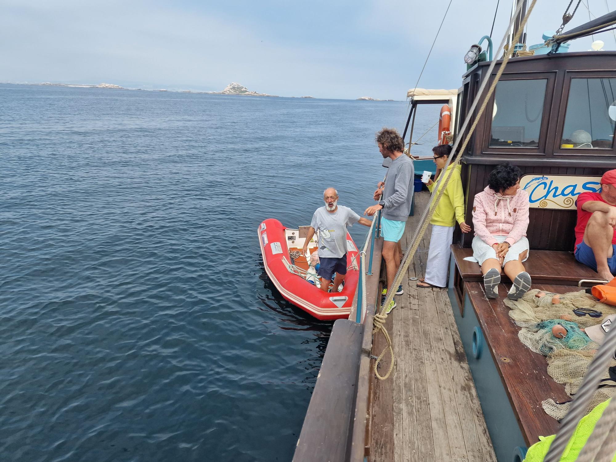 De visita en las Islas Atlánticas de Galicia a bordo del aula flotante "Chasula".