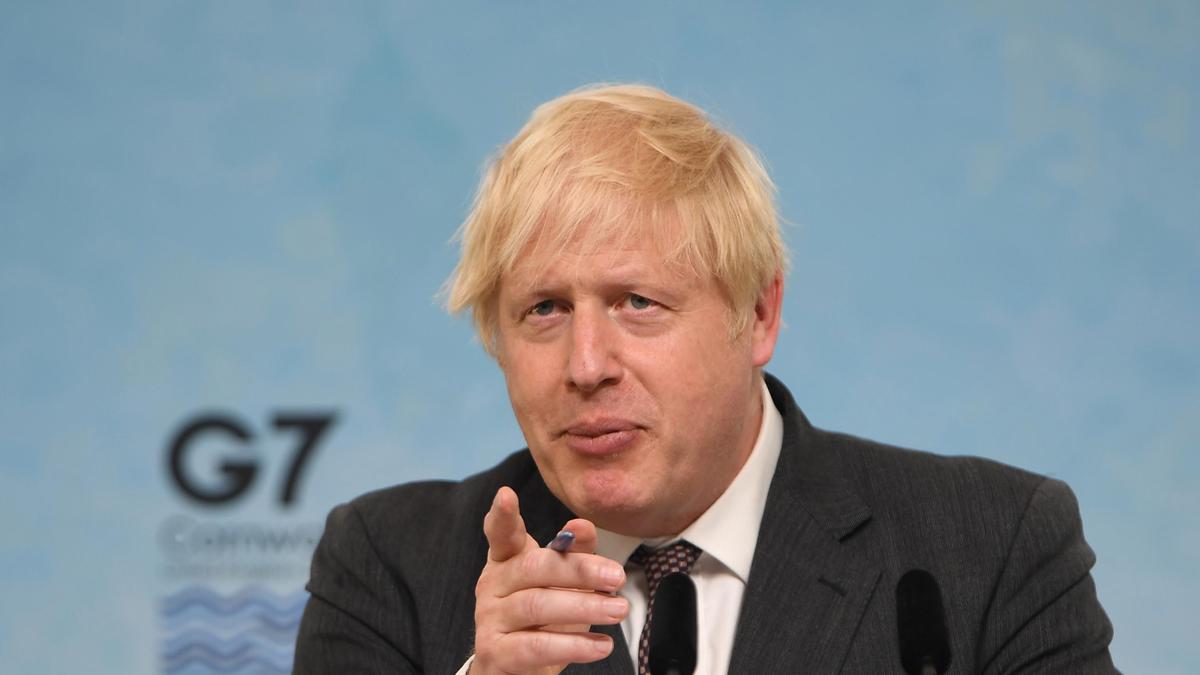 Boris Johnson critica la persecución a los distintos responsables de la sanidad en el Reino Unido.