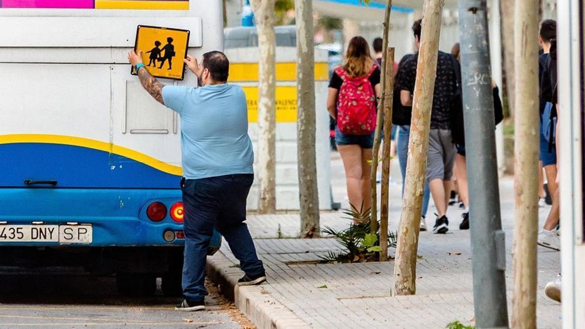 Un autobús escolar.