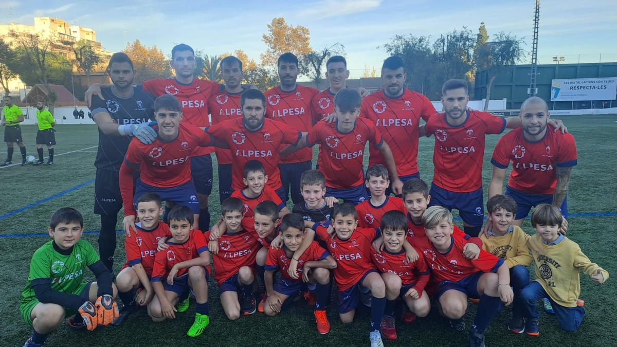 El once titular del Tavernes, con el Benjamín A.