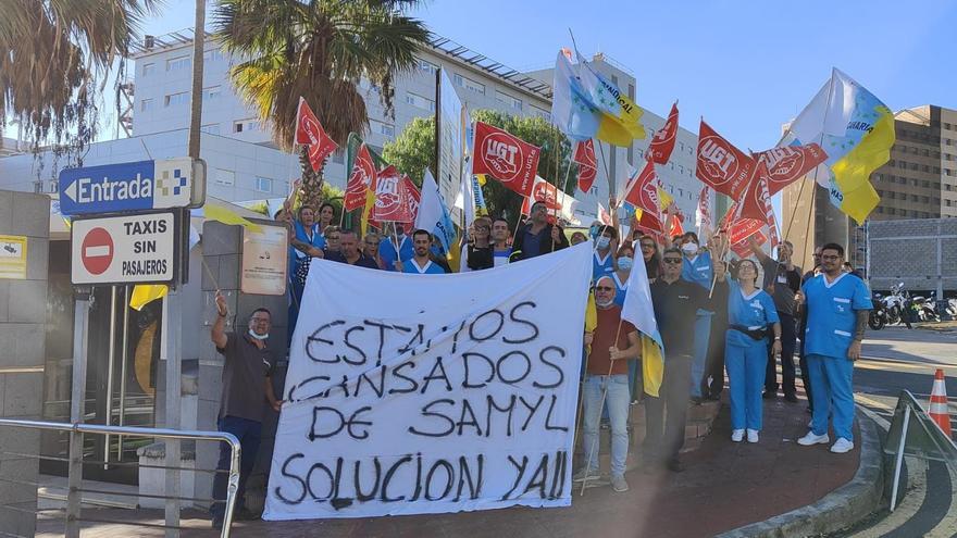 El personal de limpieza de La Candelaria protesta ante la reducción de sus sueldos