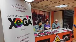 Xega otorga su ladrillo rosa a Canteli "por la ausencia de políticas LGTBI+ en Oviedo"