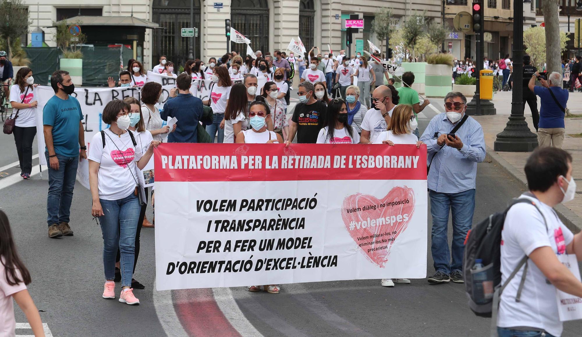 Protesta en València contra el "desmantelamiento" de los SPES y reclama "diálogo" a Educación