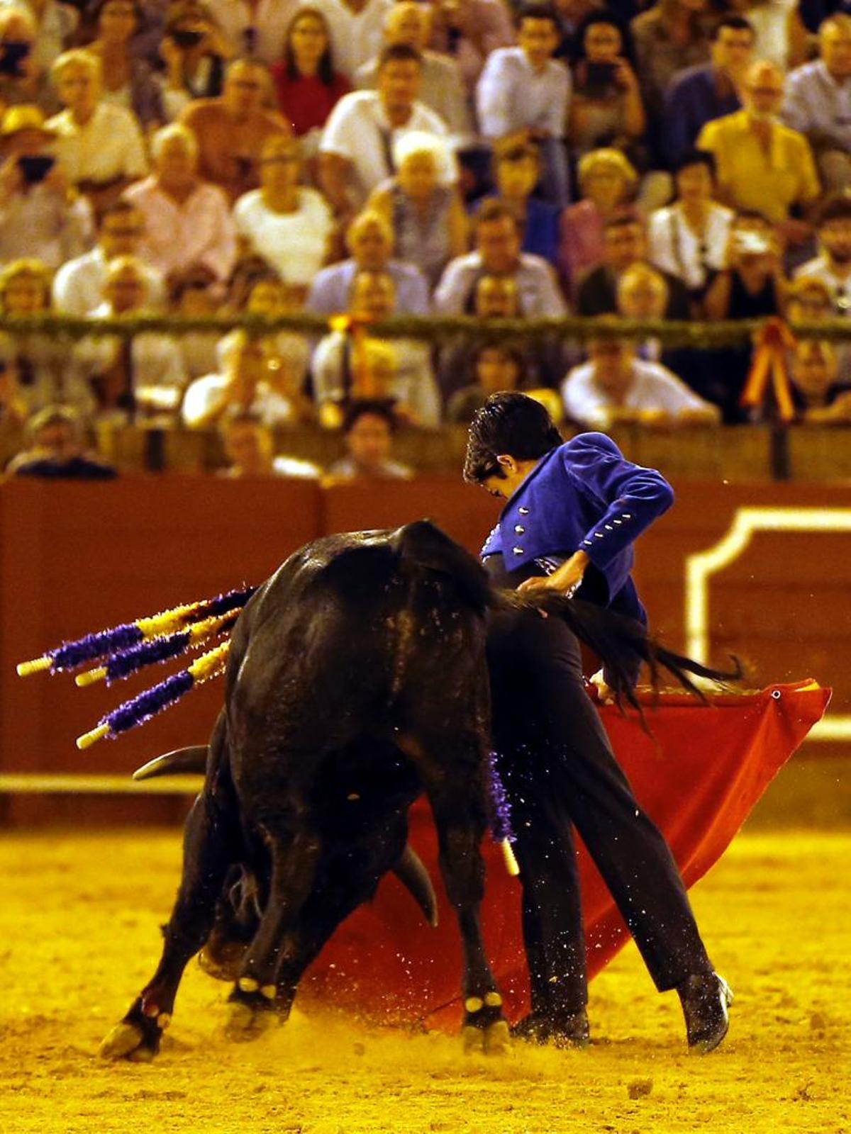 Marco Pérez torea como los ángeles. Es un torero en el cuerpo de un niño.