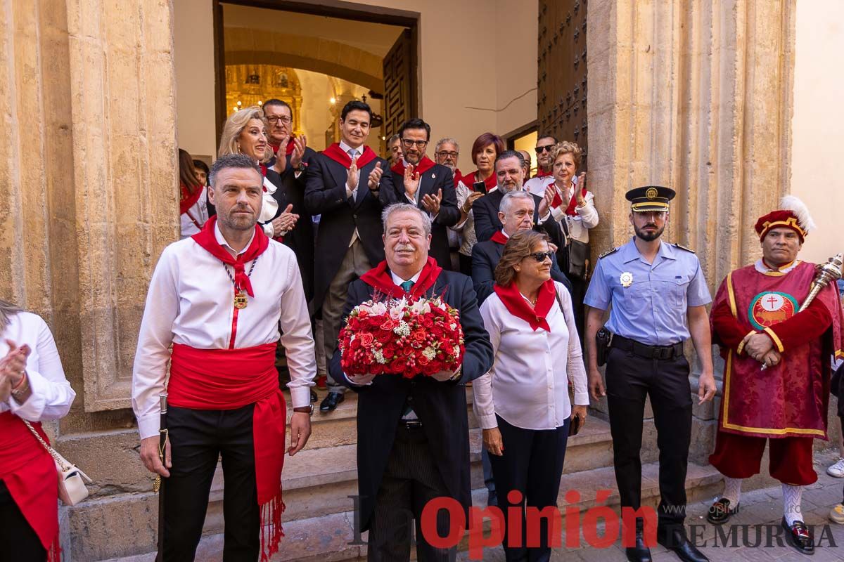 Bandeja de flores y ritual de la bendición del vino en las Fiestas de Caravaca