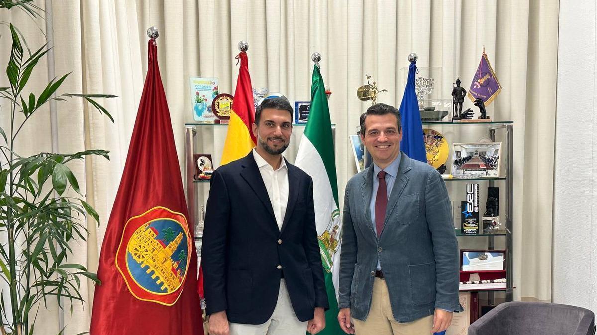 Abdulla Jehad Abdulla Alzain y José María Bellido, en el Ayuntamiento.