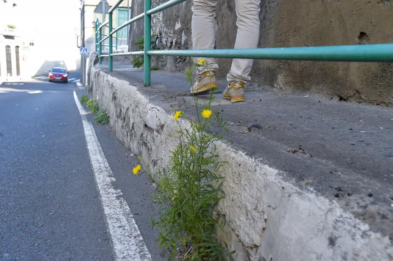 Vecinos de la calle Guzmán el Bueno protestas por el abandono de la zona