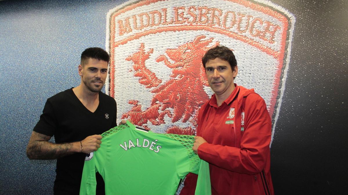 Víctor Valdés y Aitor Karanka, en la sede del Middlesbrough.