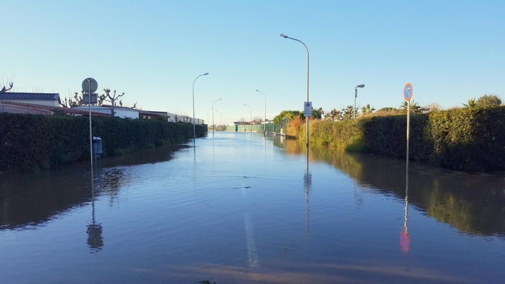 Mica en mica, Blanes va recuperant la normalitat després del temporal de llevant