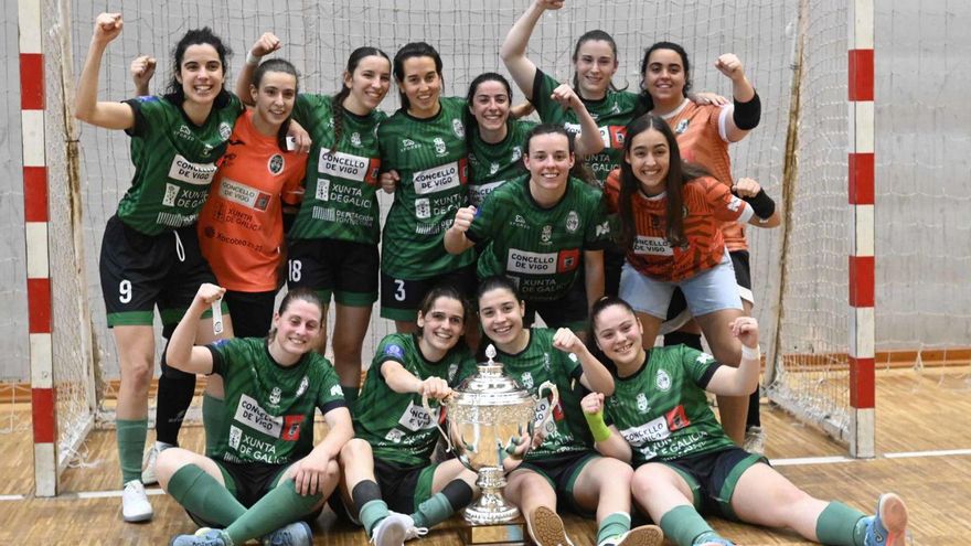 Las viguesas celebran el triunfo de la pasada semana. | Pablo Hernández Gamarra