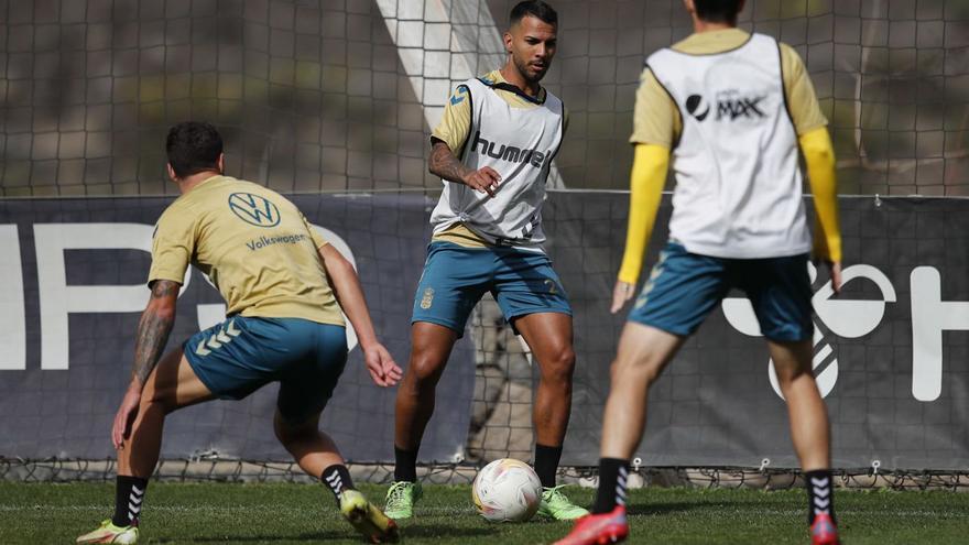 Jonathan Viera acude al rescate y dispara el caché del frente ofensivo de la UD