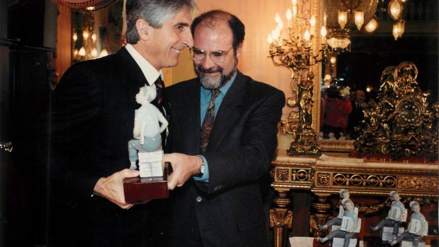 Vicente Arellano recibe el premio