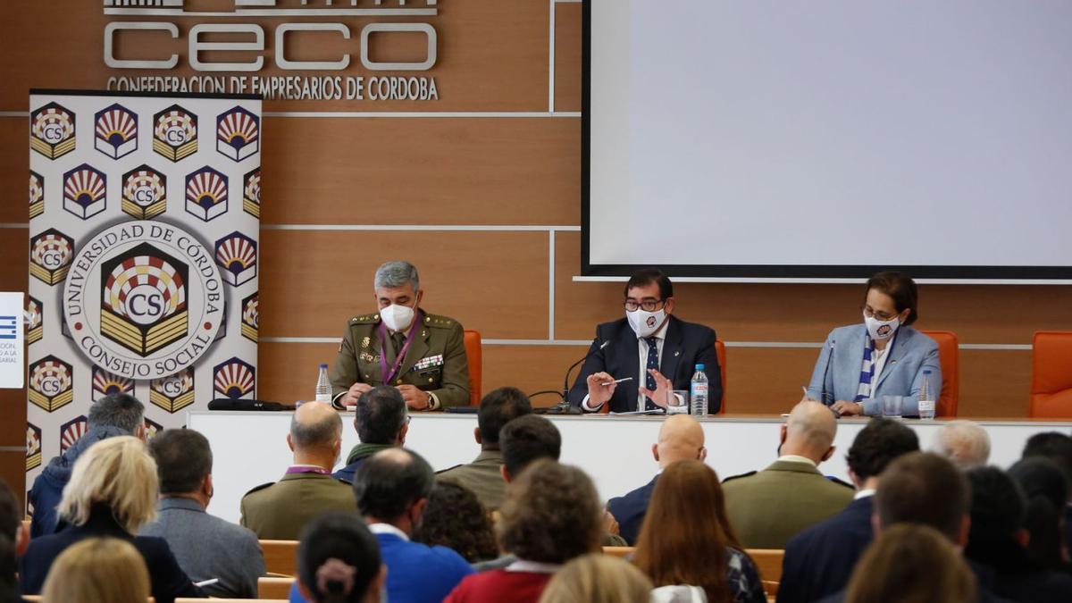 Francisco Luis Polo, Fernando Chacón y Blanca Torrent, en la sede de CECO.