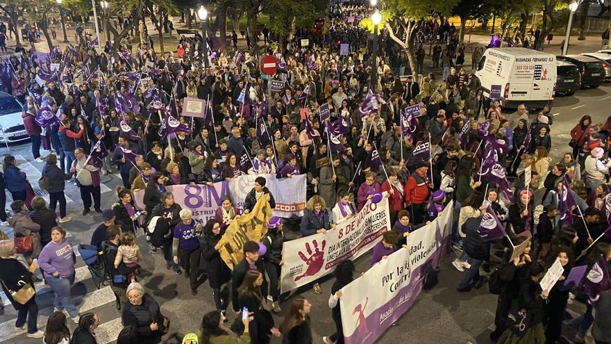 La violencia machista y la brecha salarial marcan el 8M en Elche