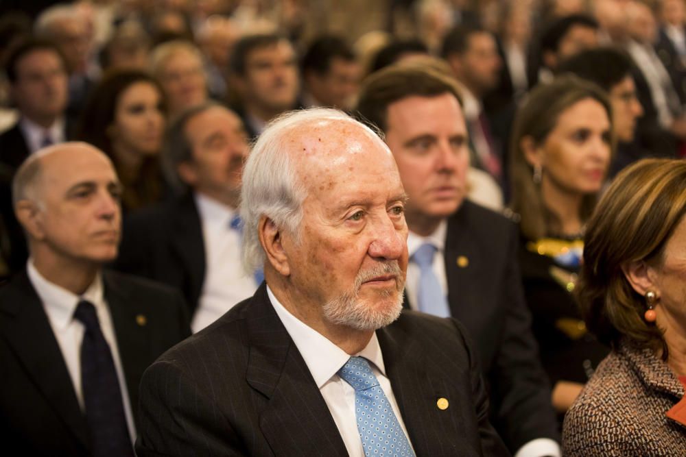 Instante de la ceremonia de entrega de los Premios Jaume I en la Lonja de València.