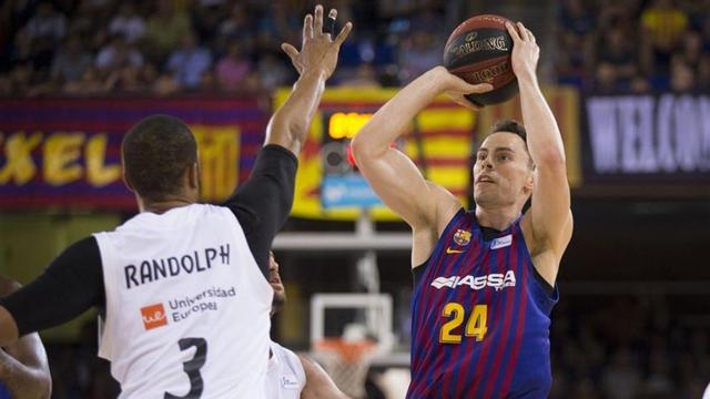 Kyle Kuric, fundamental el miércoles, lanzando un triple frente a Randolph