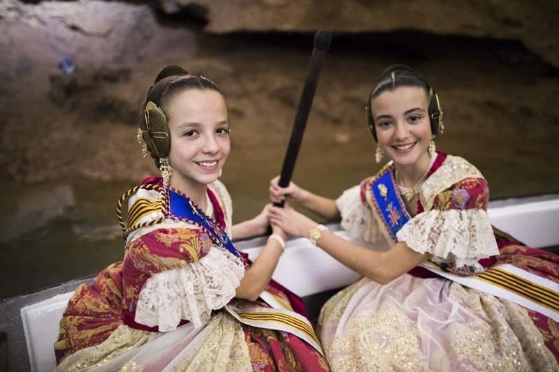 Visita de la fallera mayor infantil y la corte de honor a les Coves de Sant Josep