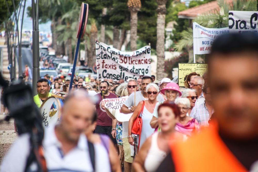 Manifestación en Orihuela Costa por su abandono